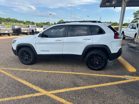 Used 2022 Jeep Cherokee Trailhawk w/ Premium Leather Package AWD/4WD image 6