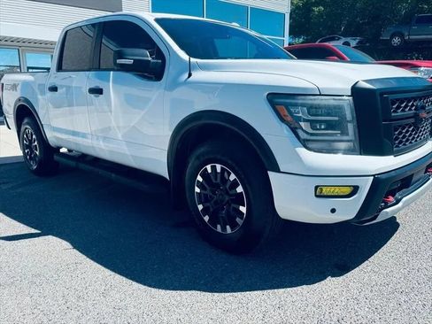 Used 2021 Nissan Titan PRO-4X w/ Pro-4x Convenience Package AWD/4WD image 3