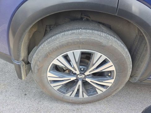 Used 2021 Nissan Rogue SV w/ Premium Package FWD image 4