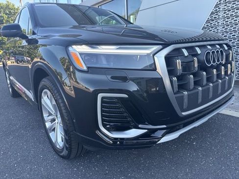 Certified 2025 Audi Q7 3.0T Premium Plus image 5