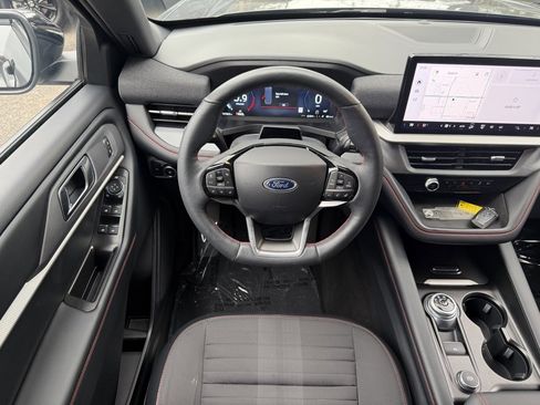 Used 2025 Ford Explorer ST-Line image 16