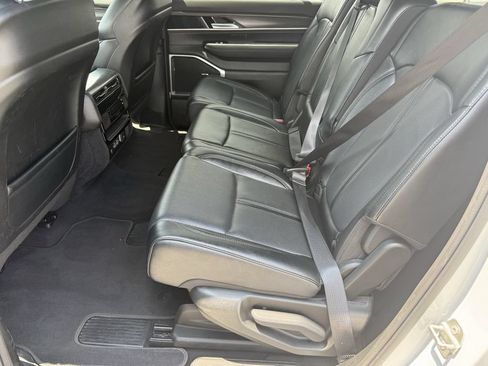 Used 2024 Jeep Wagoneer Series II w/ Flexible Seating Group AWD/4WD image 24