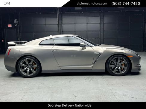 Used 2009 Nissan GT-R Premium image 8