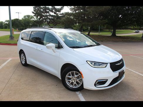 Used 2022 Chrysler Pacifica Touring-L FWD image 6