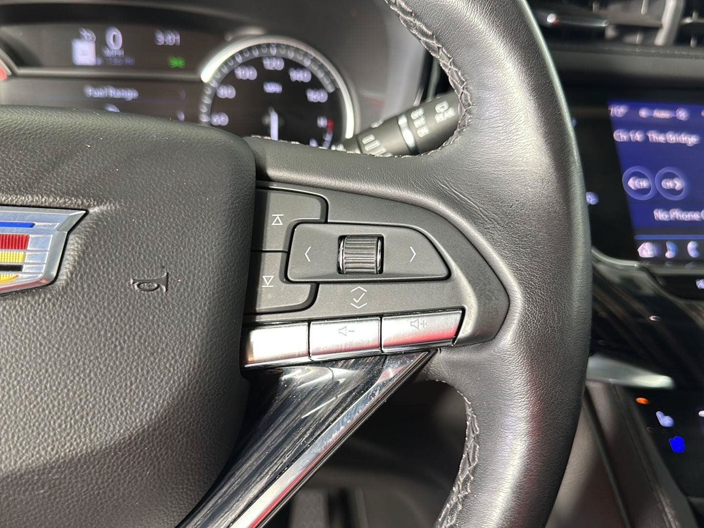 Used 2024 Cadillac XT6 Premium Luxury AWD/4WD image 17