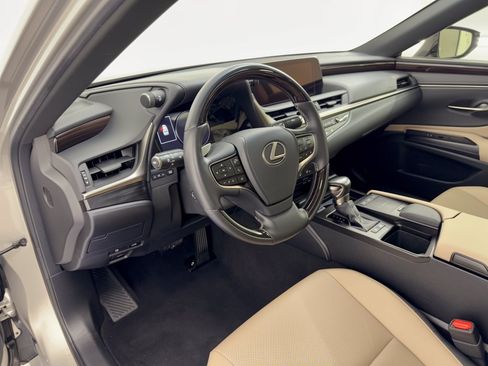 Used 2019 Lexus ES 300h w/ Premium Package FWD image 4