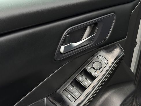 Certified 2024 Nissan Rogue SV FWD image 12