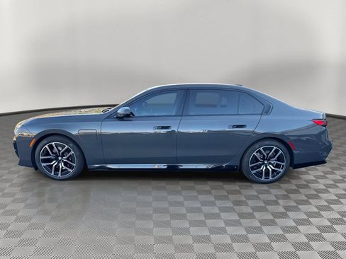 Certified 2025 BMW 750e xDrive w/ Executive Package image 10