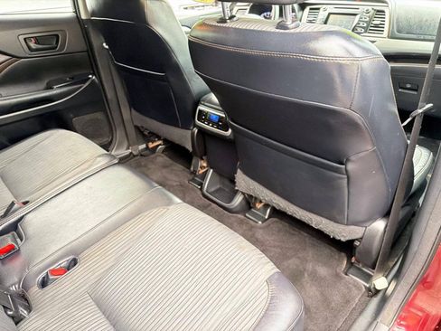 Used 2015 Toyota Highlander Plus AWD/4WD image 12