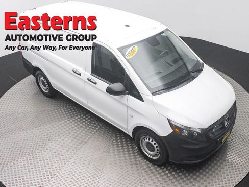 Used 2022 Mercedes-Benz Metris image 3