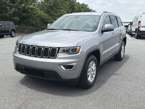 Used 2020 Jeep Grand Cherokee Laredo RWD image 3