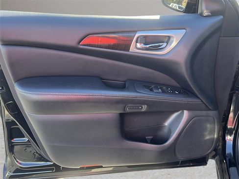 Used 2015 Nissan Pathfinder Platinum image 10