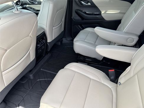 Used 2023 Chevrolet Traverse Premier FWD image 30