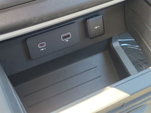 Used 2024 Land Rover Defender 110 X-Dynamic SE image 24