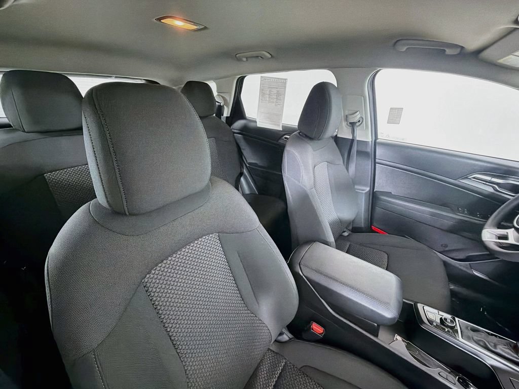 Certified 2024 Kia Sportage LX FWD image 25