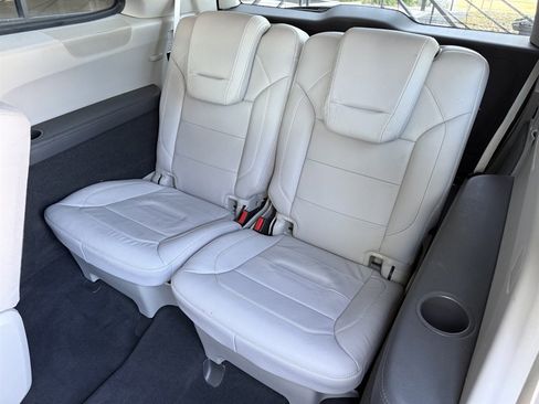 Used 2015 Mercedes-Benz GL 550 4MATIC image 16