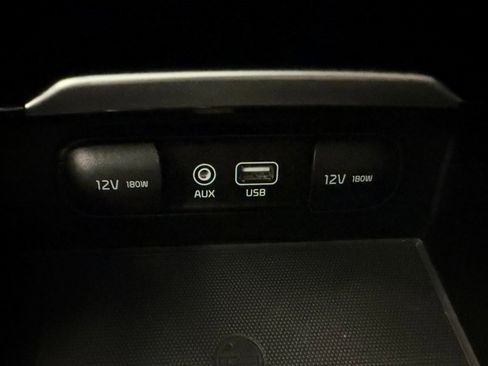 Used 2018 Kia Cadenza Premium w/ Luxury Package image 17