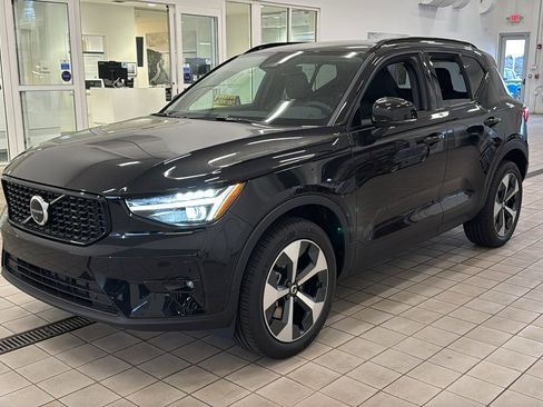 New 2026 Volvo XC40 B5 Plus w/ Climate Package image 9