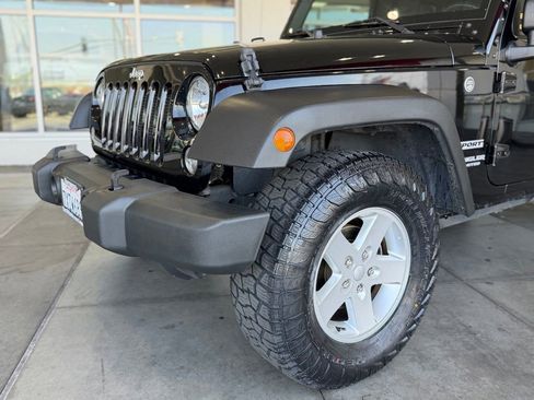 Used 2017 Jeep Wrangler Unlimited Sport w/ Quick Order Package 24S AWD/4WD image 3