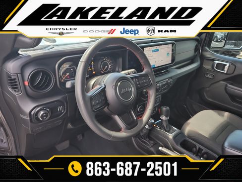 Used 2024 Jeep Gladiator Rubicon w/ Technology Group AWD/4WD image 19