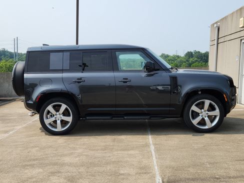 New 2025 Land Rover Defender 110 X-Dynamic SE image 11