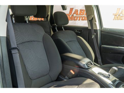 Used 2019 Dodge Journey SE FWD image 6