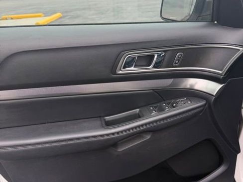 Used 2019 Ford Explorer XLT w/ Equipment Group 202A AWD/4WD image 9