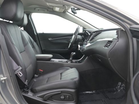 Used 2017 Chevrolet Impala LT FWD image 11