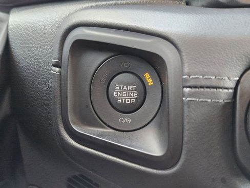 Used 2025 Jeep Wrangler Unlimited Sahara w/ Safety Group AWD/4WD image 23