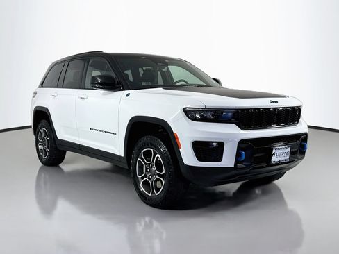 Used 2023 Jeep Grand Cherokee Trailhawk w/ Advanced Protech Group II AWD/4WD image 4