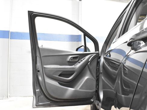 Used 2020 Chevrolet Trax LT image 9