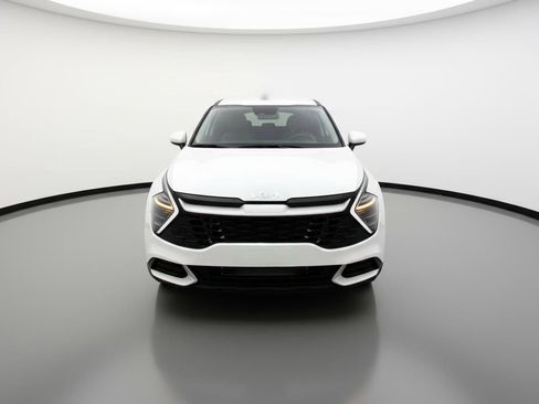 Used 2025 Kia Sportage LX FWD image 2