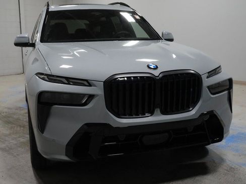 New 2027 BMW X7 xDrive40i w/ M Sport Package AWD/4WD image 17