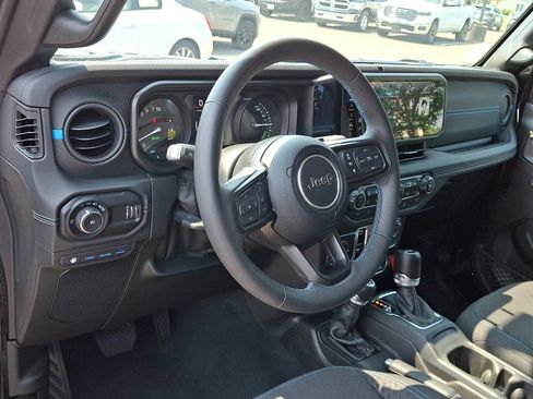 Used 2024 Jeep Wrangler Unlimited Rubicon 4xe w/ Convenience Group AWD/4WD image 25