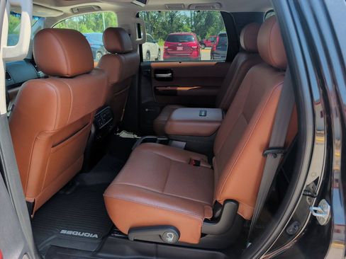 Used 2017 Toyota Sequoia Platinum AWD/4WD image 17