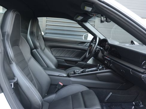 Certified 2022 Porsche 911 Targa 4 GTS AWD/4WD image 29