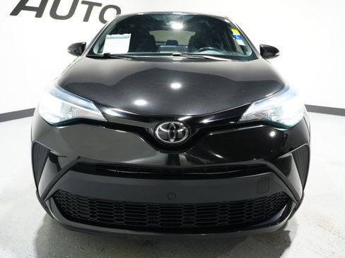 Used 2022 Toyota C-HR XLE image 2
