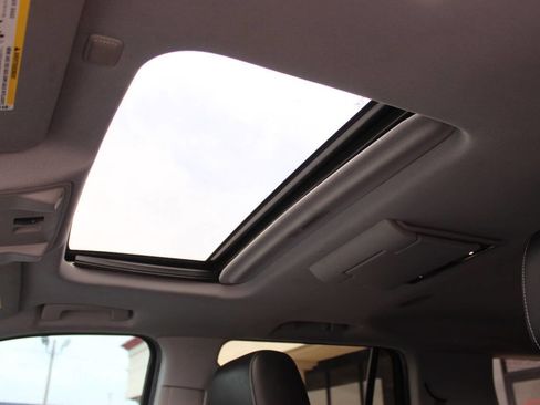 Used 2015 Chevrolet Tahoe LTZ AWD/4WD image 24