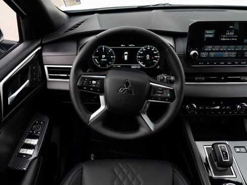 Used 2025 Mitsubishi Outlander SEL Black Edition image 11