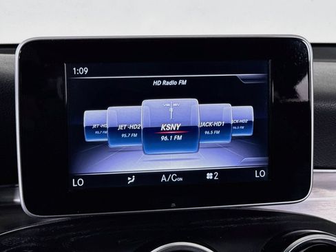 Used 2019 Mercedes-Benz GLC 300 4MATIC image 28