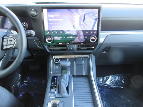 Used 2026 Lexus GX 550 w/ Cold Area Package AWD/4WD image 42