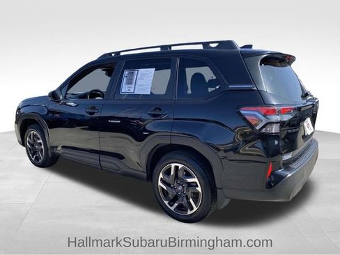 Used 2025 Subaru Forester Premium image 5