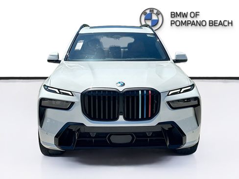 Used 2023 BMW X7 xDrive40i w/ M Sport Package AWD/4WD image 2