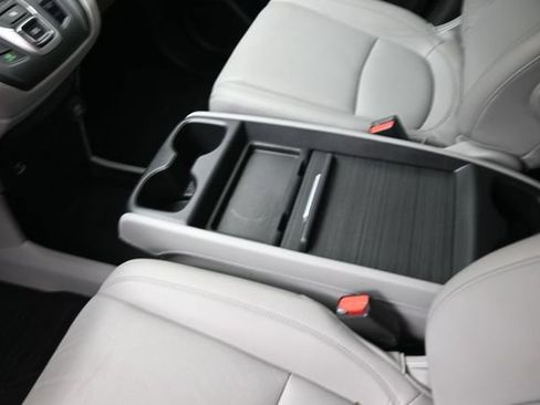 Certified 2024 Honda Odyssey EX-L image 9