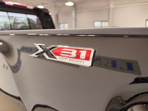 Used 2022 GMC Sierra 2500 Pro w/ Convenience Package AWD/4WD image 15