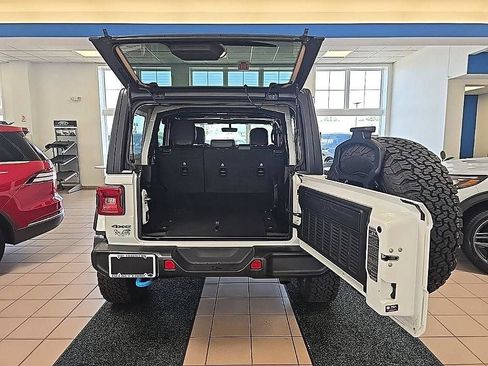 Used 2022 Jeep Wrangler Unlimited Rubicon 4xe w/ Cold Weather Group AWD/4WD image 30