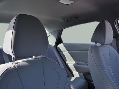 Used 2021 Hyundai Elantra SEL image 18