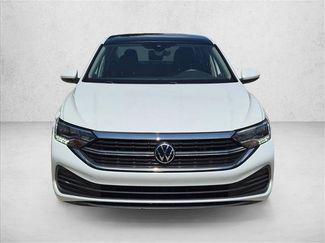 Used 2023 Volkswagen Jetta SE w/ Panoramic Sunroof Package FWD video 2