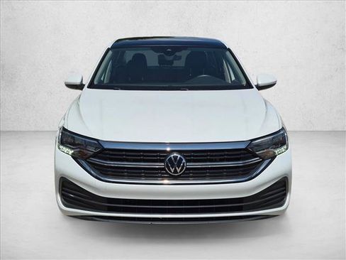 Used 2023 Volkswagen Jetta SE w/ Panoramic Sunroof Package FWD image 2