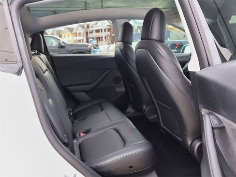Used 2021 Tesla Model Y Performance image 37
